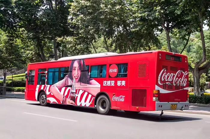 在没有电视广告投放的情况下,用间歇式车身广告投放来维持产品知名度